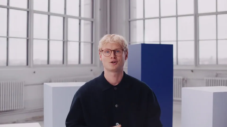 An ad Complir is running